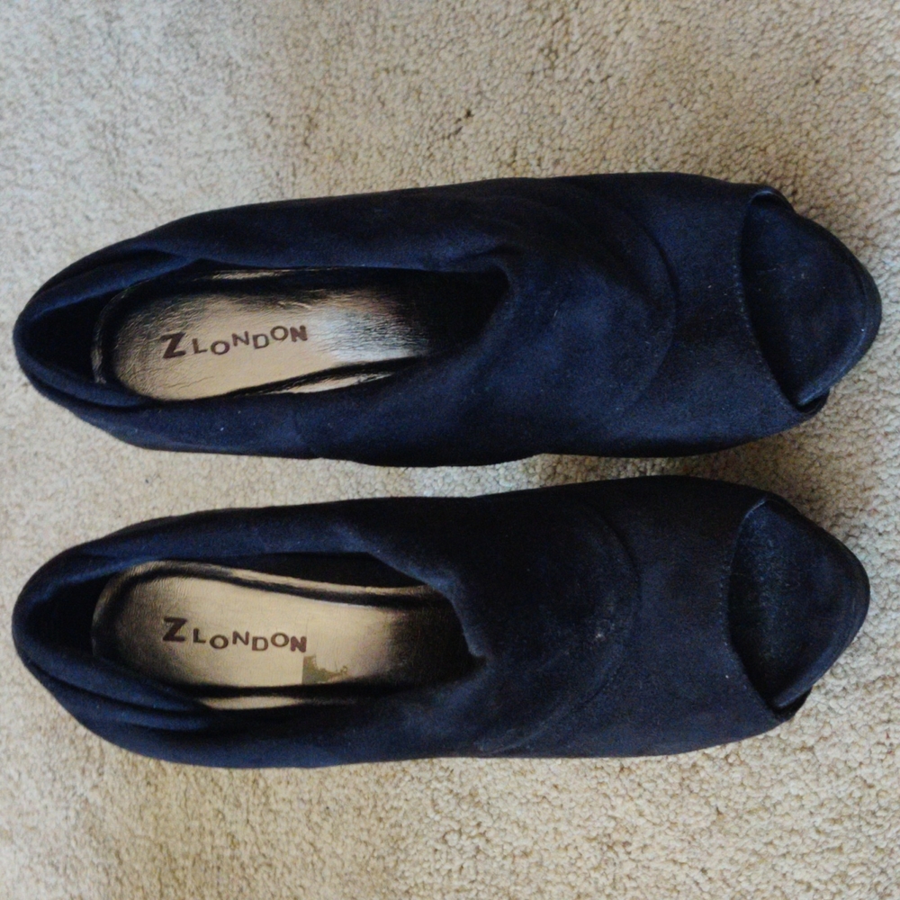 ZLondon size 9 3"heel black